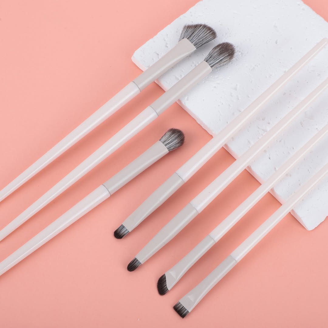 8 Pieces Cute Brushes With Leather Pouch